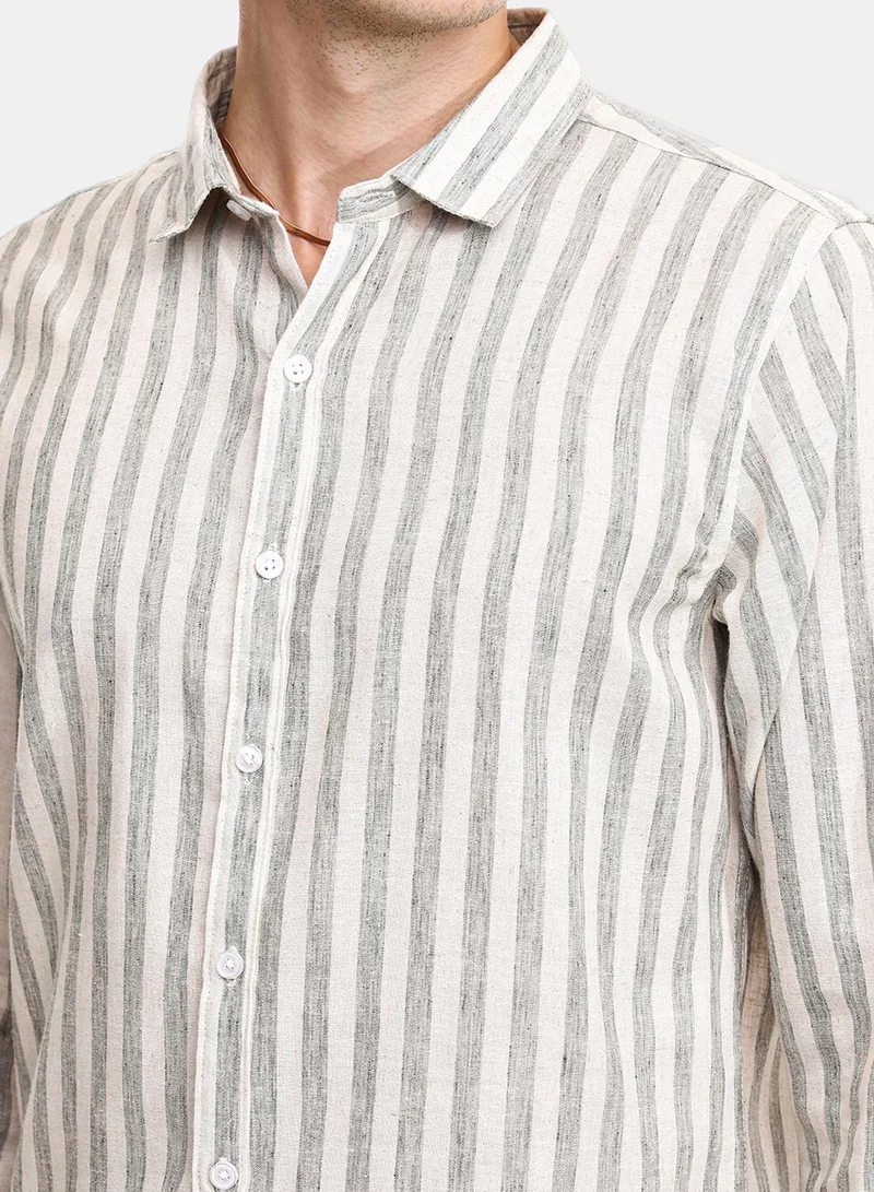 Campus Sutra Men's Moon Grey Heathered-Stripe Shirt