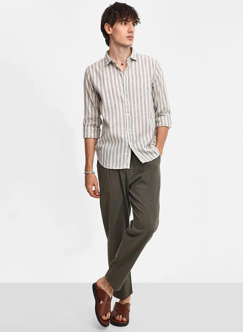 Campus Sutra Men's Moon Grey Heathered-Stripe Shirt