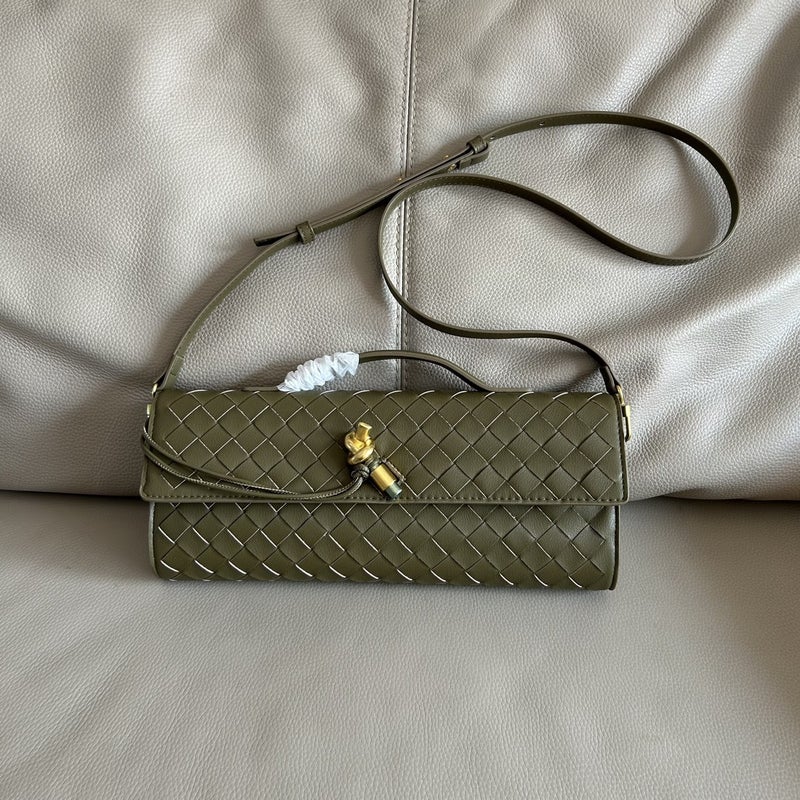 Explosions Women'S 2054 New Vintage Handmade Woven Bag High-End Sense Lock Buckle Baguette Bag Crossbody Handbag Bag - Image 3