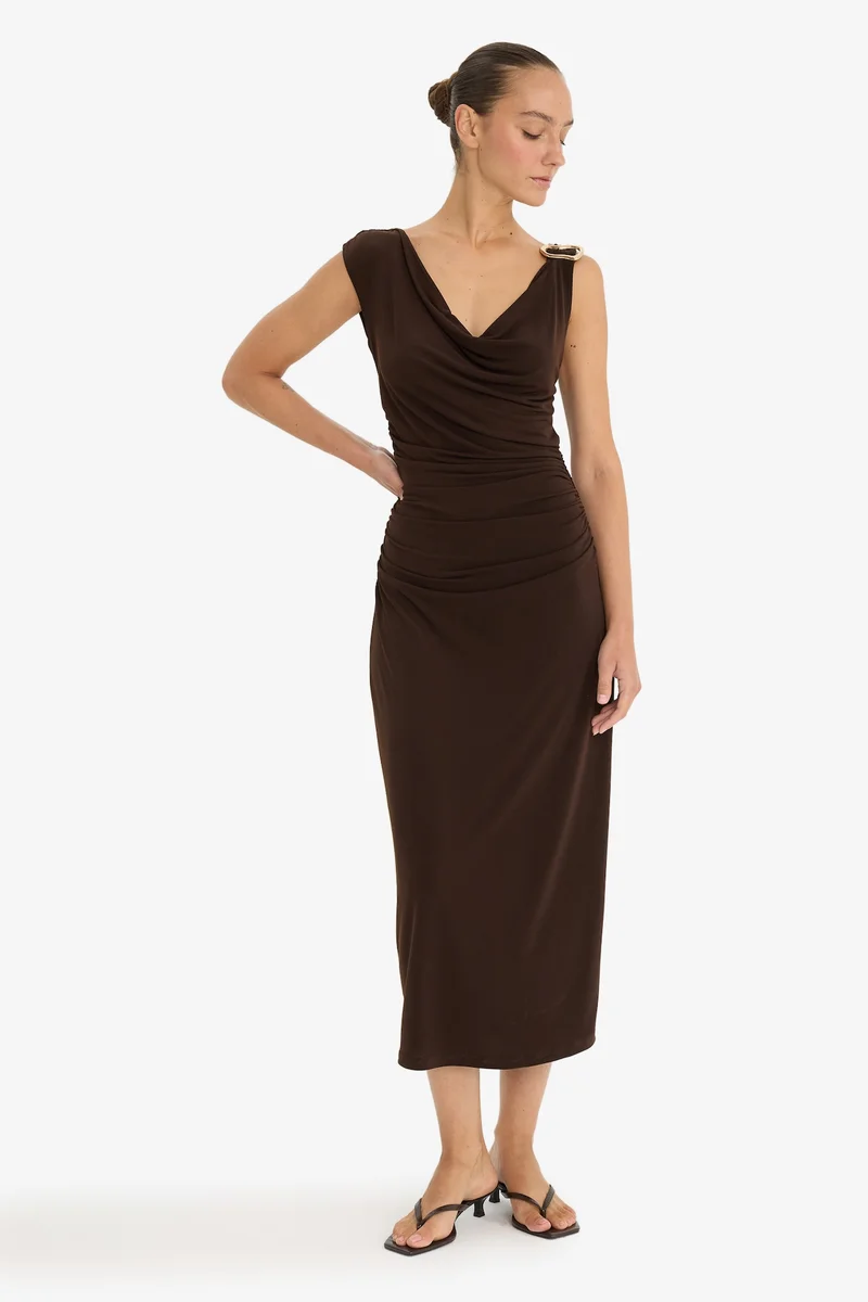 ديفاكتو Regular Fit Sleeveless Midi Dress