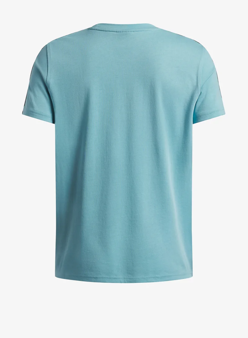 اندر ارمر تي شيرت بشعار أيقونة الشباب