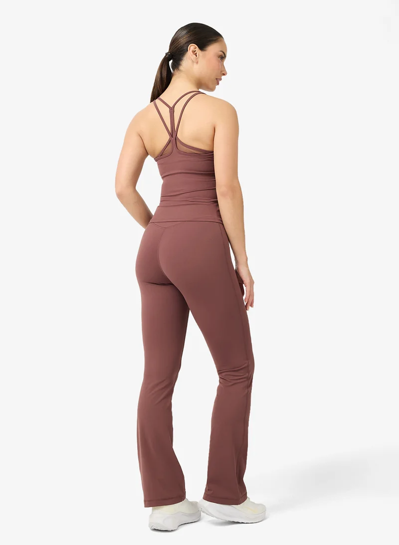 فورورد طقم بلوزة بدون أكمام بظهر سباقي ناعم وبنطلون واسع بدون خياطة