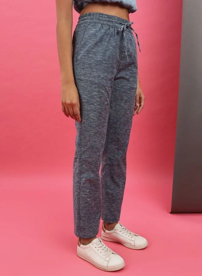 مرفوعة Women Regular Fit Solid Mid Rise Pant