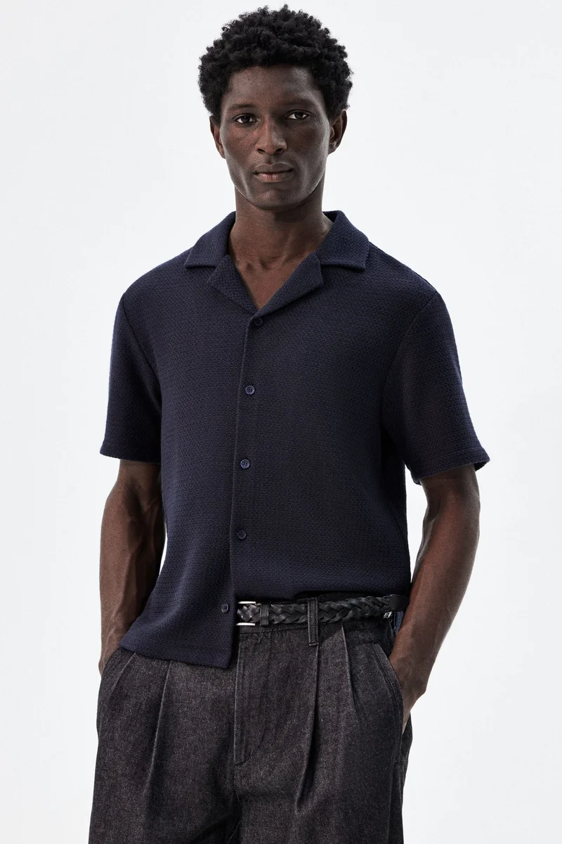 اتش اند ام قميص ريزورت بقصّة عادية