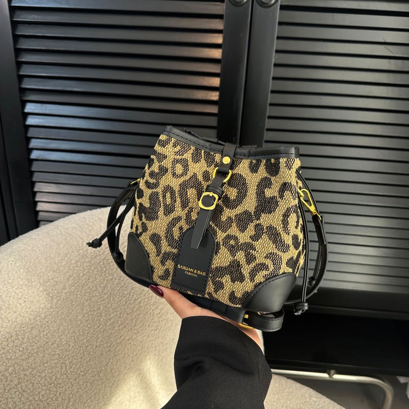 New 2023 Fashion Niche Design Retro Bucket Bag Simple Western Style Large Capacity All-Match Leopard Print Women'S Bag - Image 1