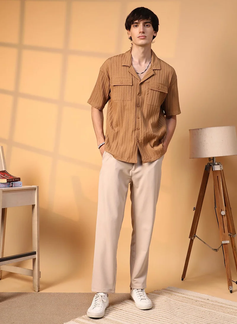 Campus Sutra Campus Sutra Men's Camel Brown Tactile-Lined Oversized Shirt For Casual Wear | Cuban Collar | Short Sleeve | Button Closure | Oversized Shirt Crafted With Comfort Fit For Everyday Wear