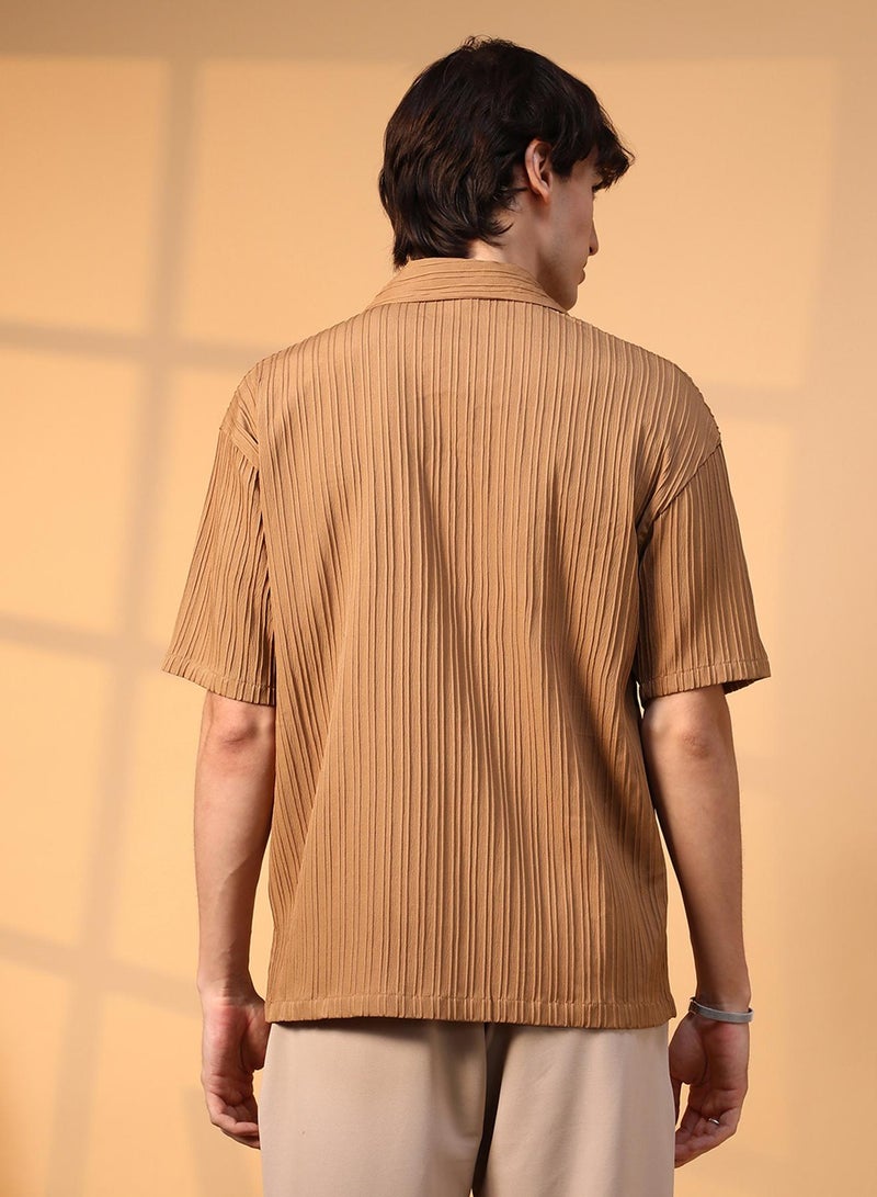 Campus Sutra Campus Sutra Men's Camel Brown Tactile-Lined Oversized Shirt For Casual Wear | Cuban Collar | Short Sleeve | Button Closure | Oversized Shirt Crafted With Comfort Fit For Everyday Wear  - Image 5