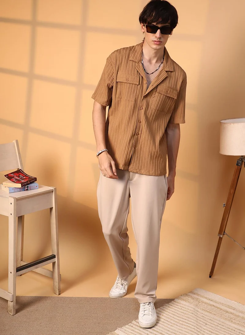 Campus Sutra Campus Sutra Men's Camel Brown Tactile-Lined Oversized Shirt For Casual Wear | Cuban Collar | Short Sleeve | Button Closure | Oversized Shirt Crafted With Comfort Fit For Everyday Wear