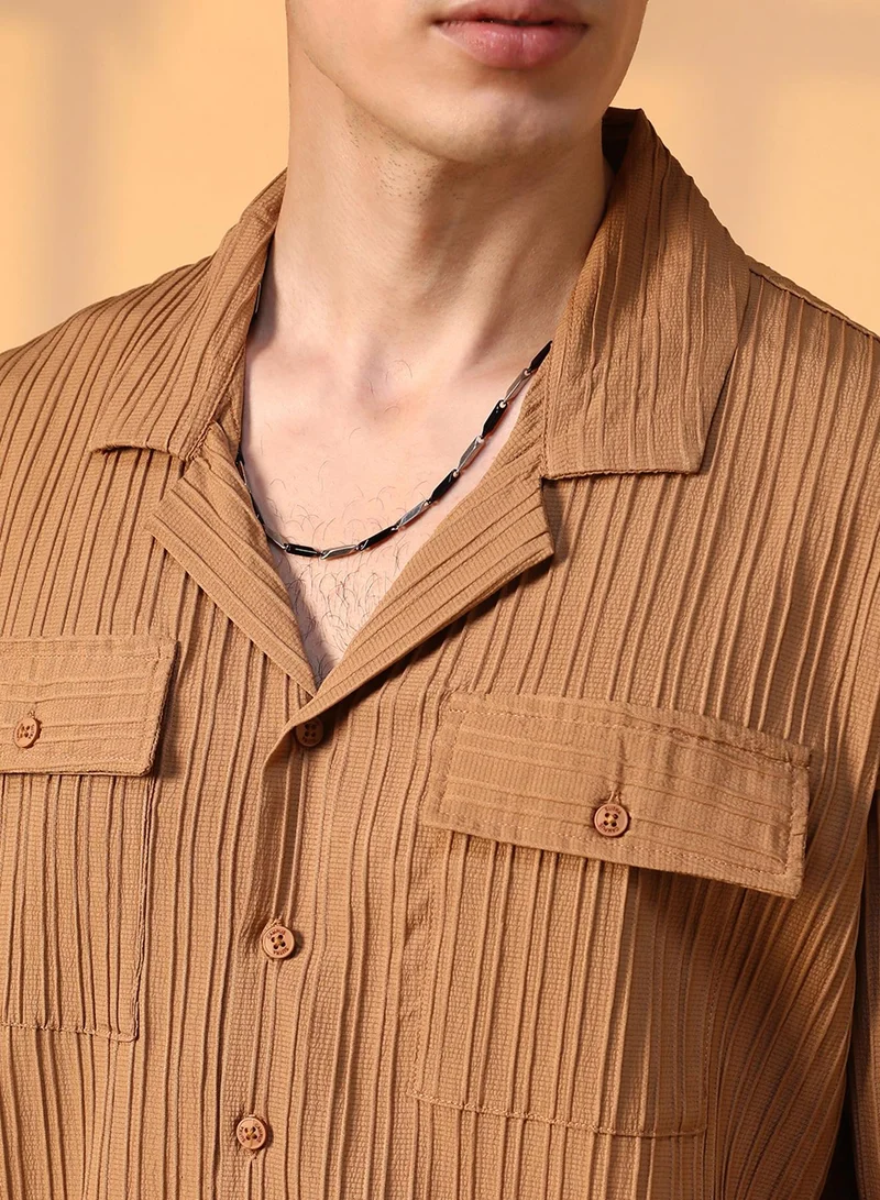Campus Sutra Campus Sutra Men's Camel Brown Tactile-Lined Oversized Shirt For Casual Wear | Cuban Collar | Short Sleeve | Button Closure | Oversized Shirt Crafted With Comfort Fit For Everyday Wear