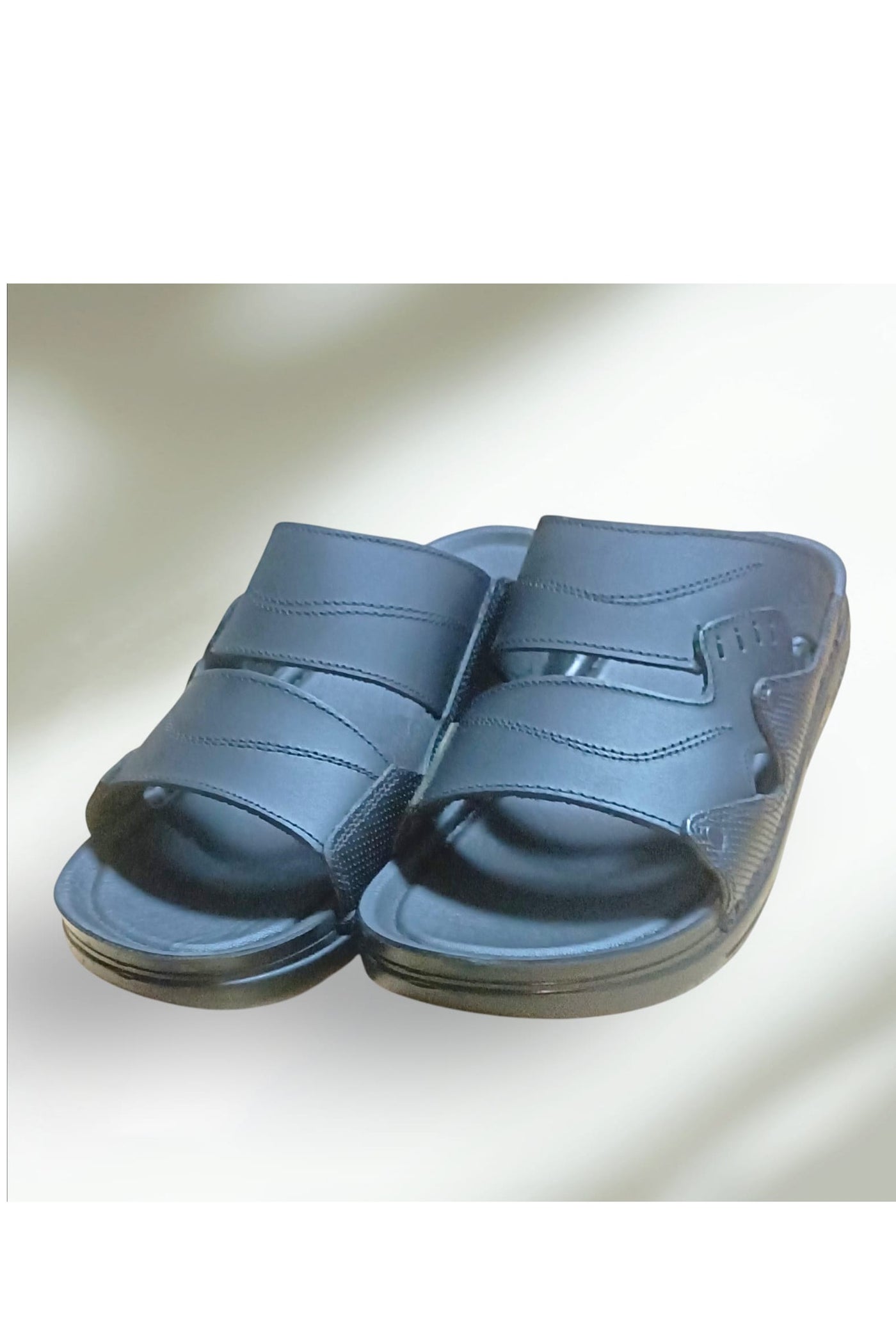 Men's Luxurious Imitation Leather Slippers with a Comfortable Design for the Foot - Size 44