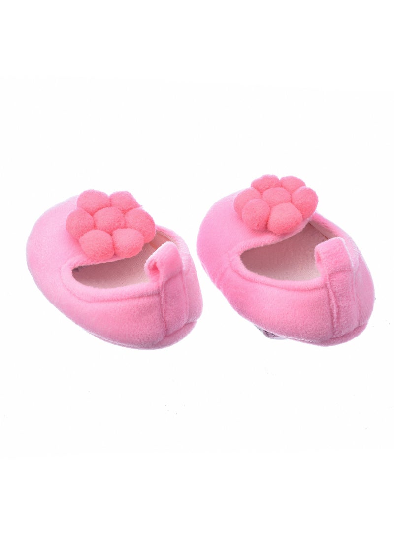 Tiny Hug - Soft and Warm Baby Booties for Newborns and Infants with Headband - Image 1