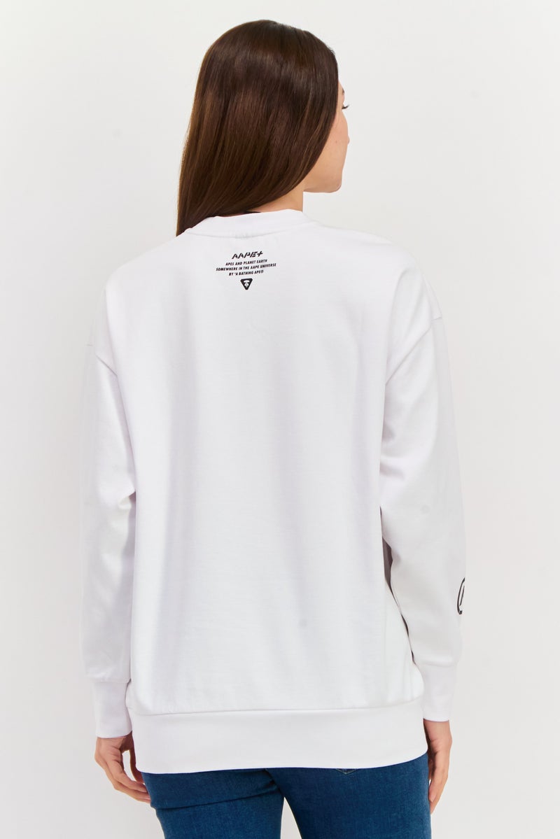 Aape By A Bathing Ape سويت شيرت نسائي بأكمام طويلة وياقة دائرية، مجموعة بيضاء - Image 3