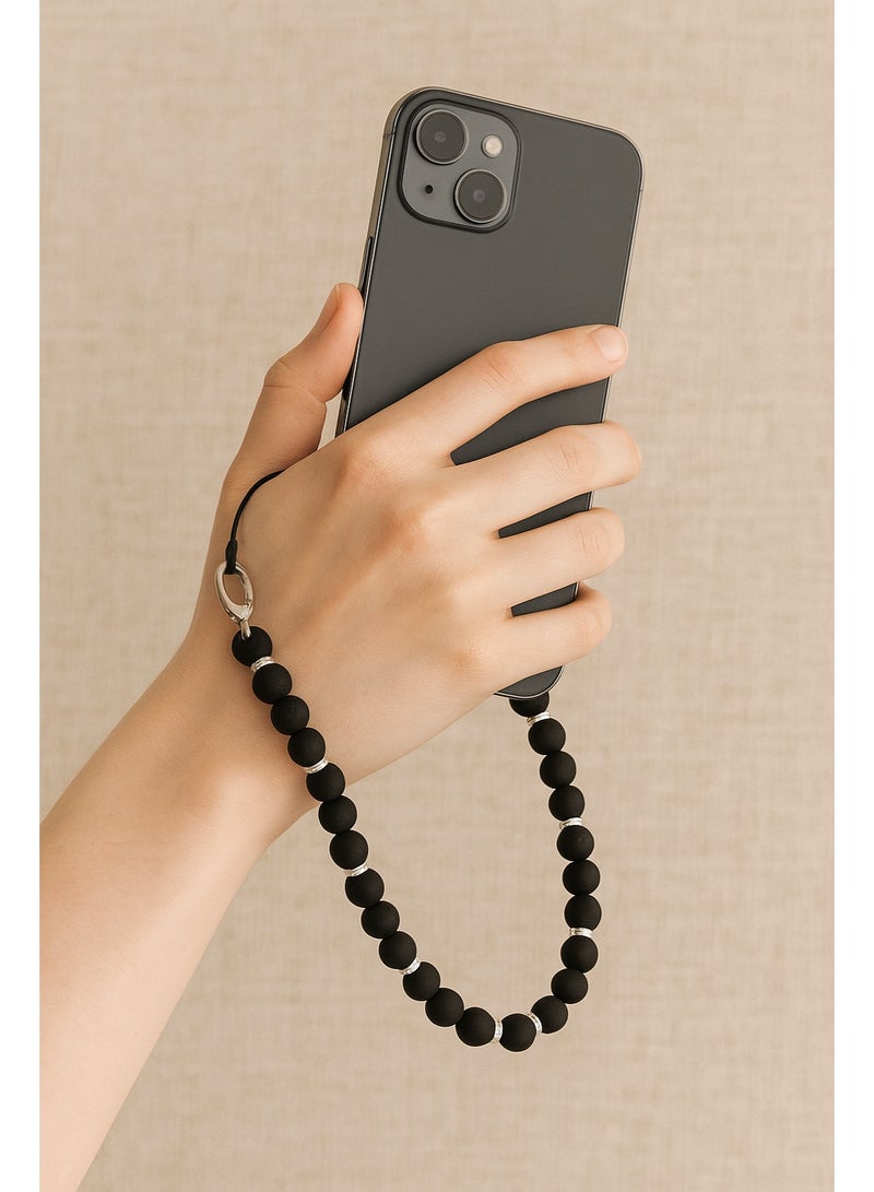 سلسلة موبايل خرز سوداء – مقاس صغير – قوية ومريحة للحمل اليومي مع حلقة تعليق معدنية – مناسبة لمعظم الجرابات - Image 3