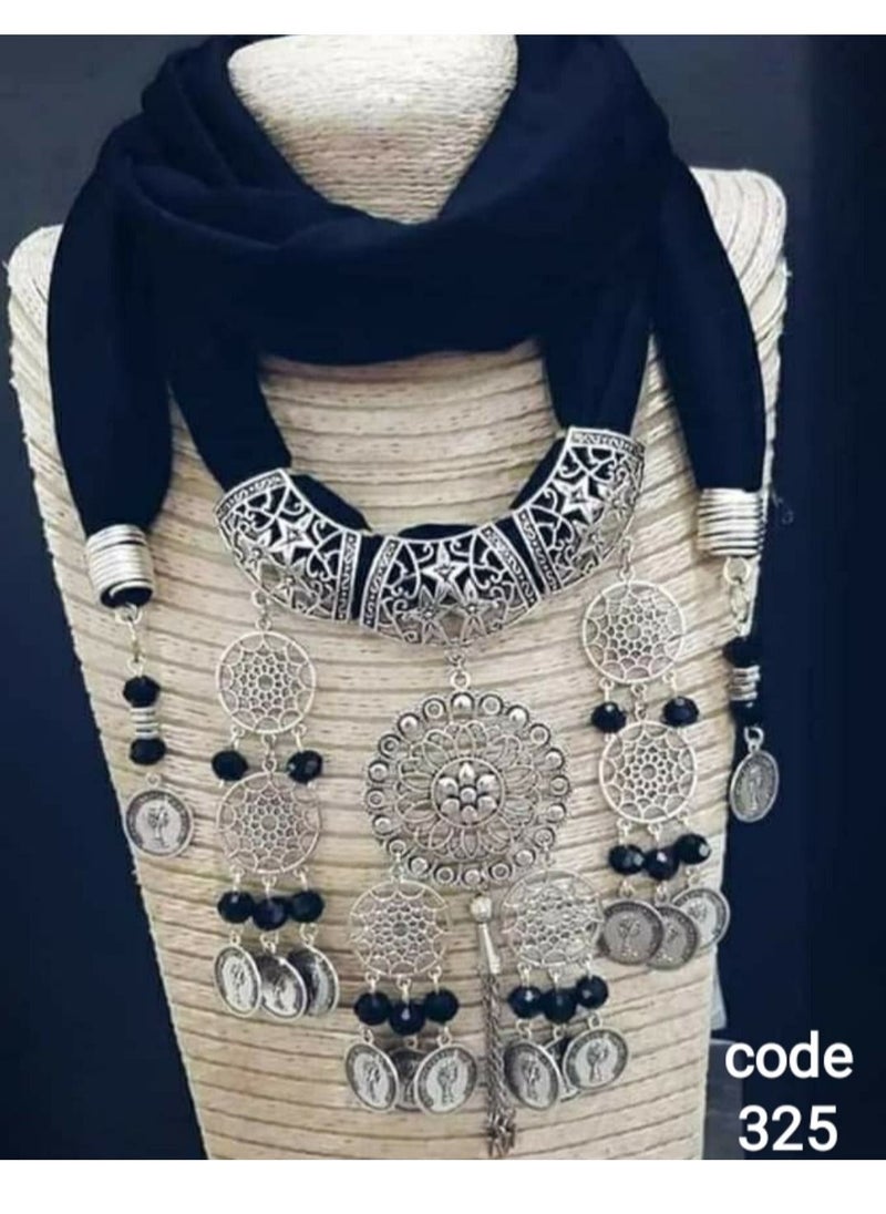 ار اند ار - عقد اسكارف من القطن اليكرا بقلادات متعدده من النيكل الفضى وسلك النحاس - Image 1