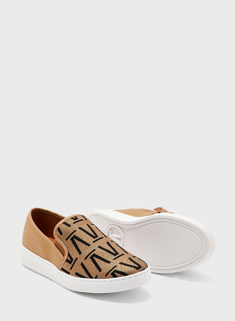 VIZZANO Cracelynn Printed Low-Top Sneakers