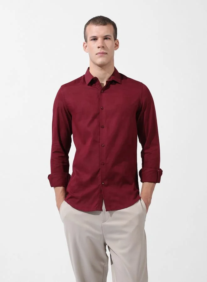 شركة المرآب الهندية Men Slim Fit Textured Cutaway Collar Full Sleeves Shirt