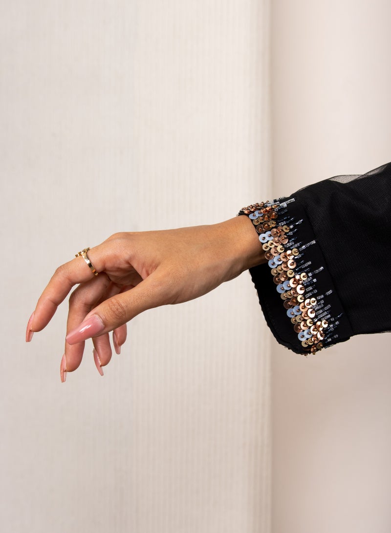 لوف صممنا لك بكل حب عباية من الطراز الفاخر تناسب أصحاب الذوق الرفيع من قماش تور لووفي الفاخر ذو الجودة العالية و اللون الاسود - Image 5