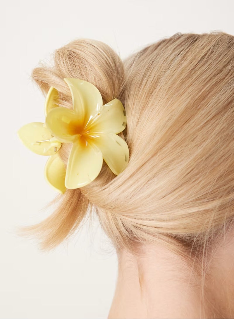 Beautify DesignB London Hawaiian flower hair clip in yellow - Image 3