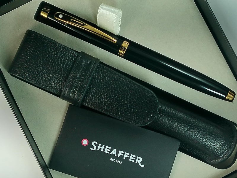 SHEAFFER Sheaffer 100 Black Lacquer with Signature gold mid band and Gold plated Appointments Rollerball pen and Pouch  - Image 2