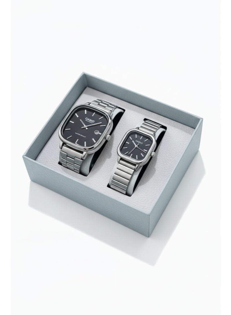 كاسيو طقم ساعات كاسيو زوجي من الستانلس ستيل – مينا أسود – حركة كوارتز - Image 1
