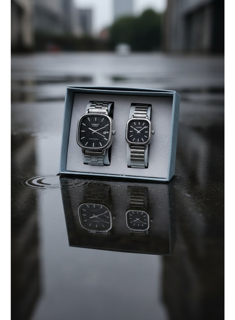 كاسيو طقم ساعات كاسيو زوجي من الستانلس ستيل – مينا أسود – حركة كوارتز - Image 2