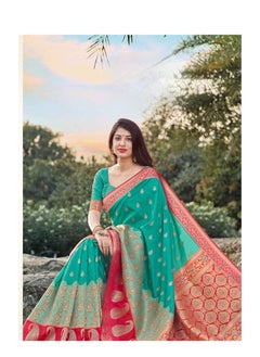 Grab Mantra ساري حريري باللون الأخضر والوردي من Banaras مع بلوزة غير مخيطة  - Image 3