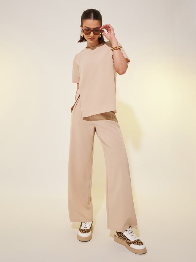 تايك تو طقم علوي وسروال قصير بأكمام قصيرة غير متماثل من تيك تو سوليد - Image 1