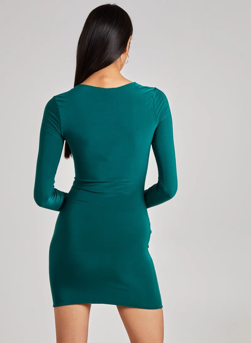 بينك فانيلا فستان بكتف مكشوف بقصة غير متماثلة