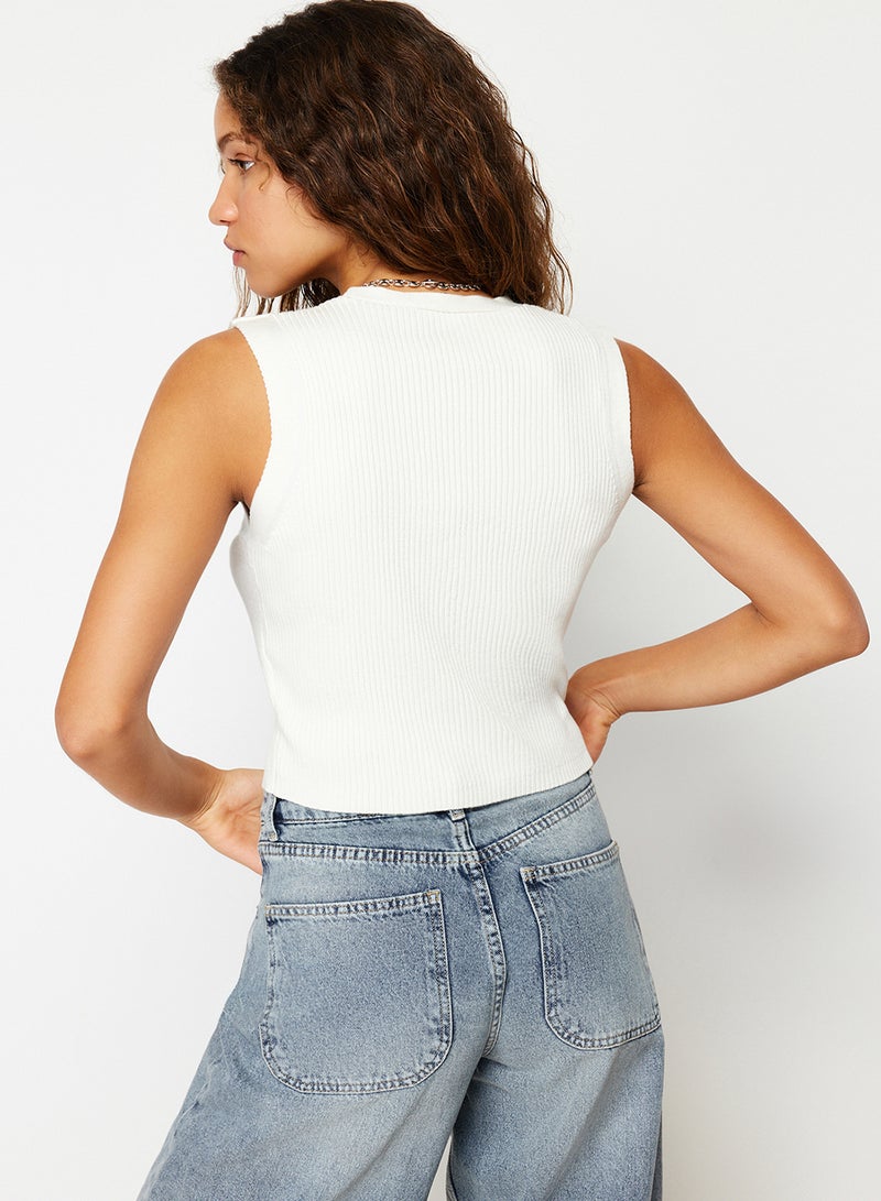 trendyol Ecru Premium Thread / Special Thread Crop Knitwear Vest Twoss24Bz00258 - Image 5