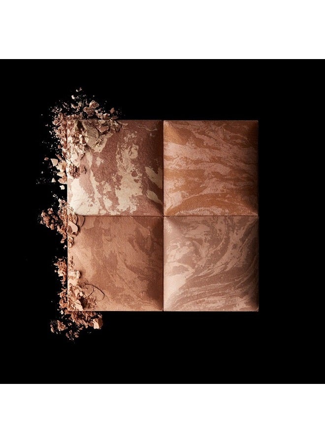 Hourglass برونزر إضاءة محيطة من هورغلاس بلون برونزي لامع. برونزر مميز لإضاءة طبيعية كأنها تحت أشعة الشمس. نباتي وخالي من القسوة.