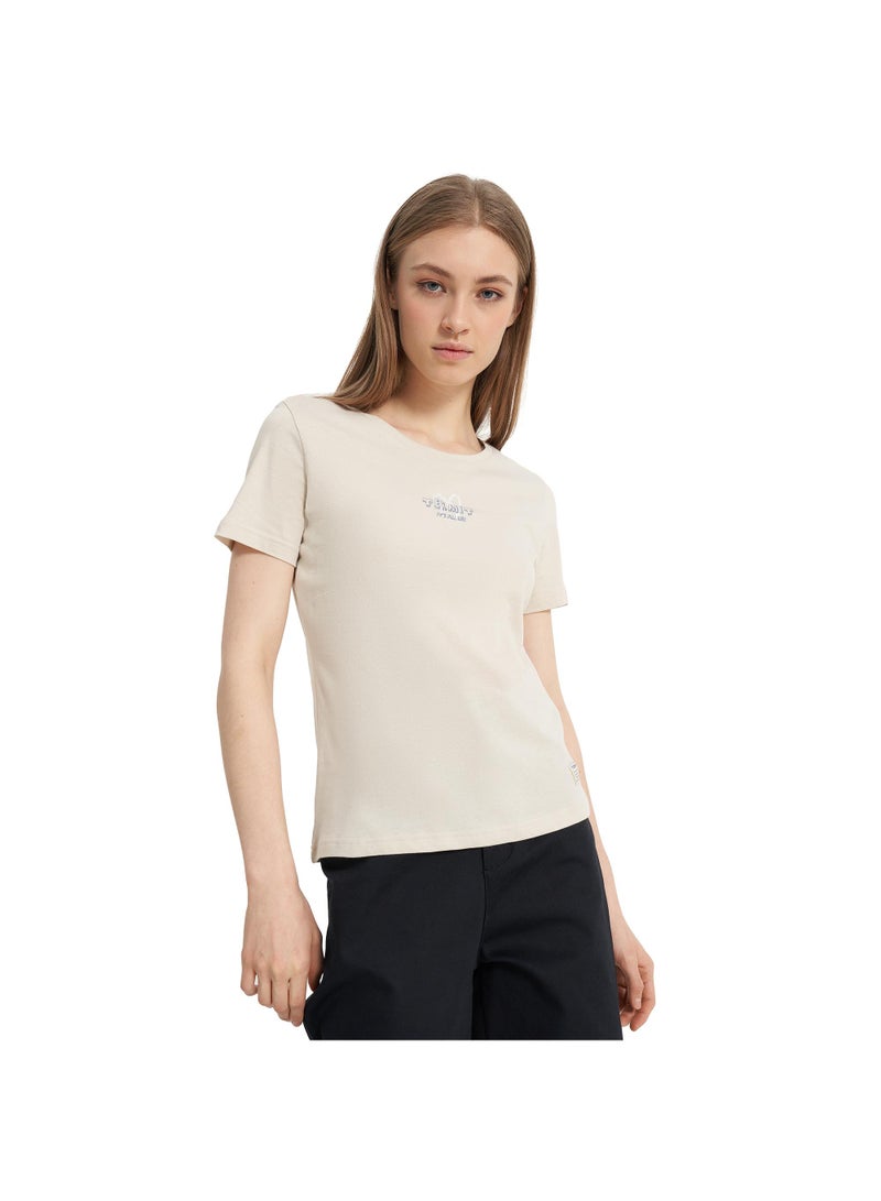 Termit تي شيرت نسائي جرافيك بيج فاتح من تيرميت - قصّة ضيقة، قطن ناعم، قماش قابل للتنفس، أزياء شوارع أنيقة، مريحة ومتعددة الاستخدامات للارتداء اليومي - Image 1