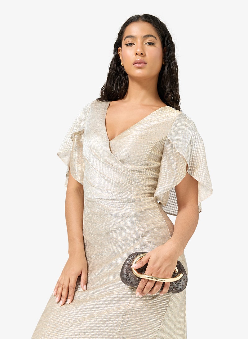 حقيبة يد نسائية معدنية مزينة بلمسات ذهبية