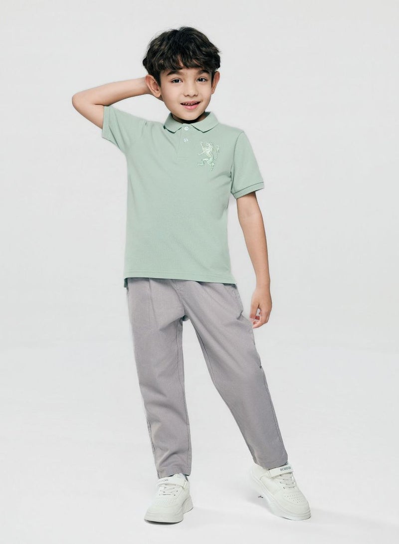 GIORDANO تي شيرت بولو قطن مزين بأسد للأطفال بقصة ضيقة - Image 2
