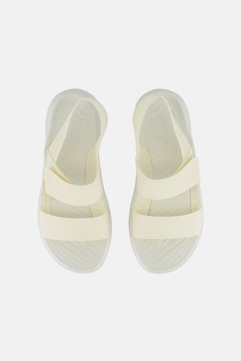 crocs صنادل نسائية بإغلاق فيلكرو، أبيض فاتح - Image 3