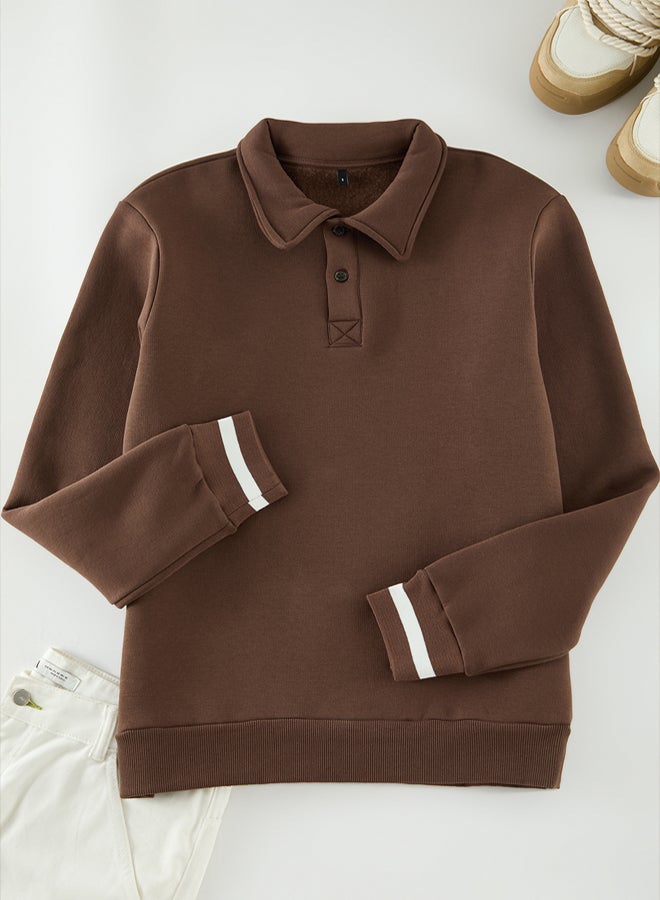 trendyol سويت شيرت سميك من بولار فليس بقلنسوة مزررة بقصة واسعة/أوفر سايز بني TMNAW24SW00107 - Image 2