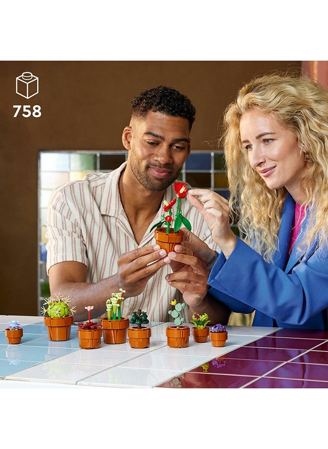 LEGO 10329 مجموعة بناء النباتات الصغيرة الأيقونية ، فكرة هدية لتزيين المنزل للبالغين وعشاق الزهور ، النباتات آكلة اللحوم ، الاستوائية والصحراوية ، عرض نباتي ، مجموعة نباتية ، مشروع بناء مدروس (758 قطعة)  - Image 3