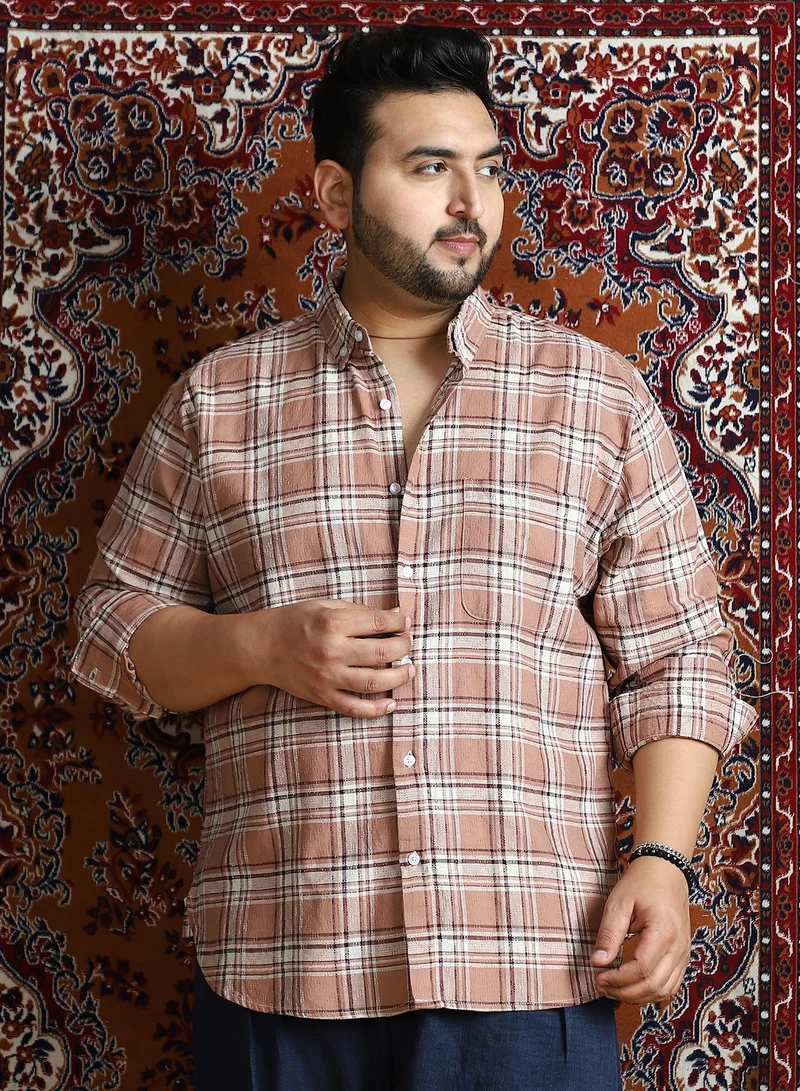 انستافاب بلس قميص رجالي مقاس بلس بلون بني جملي بنقشة مربعات ملموسة بياقة واسعة وأكمام طويلة بأزرار للإغلاق