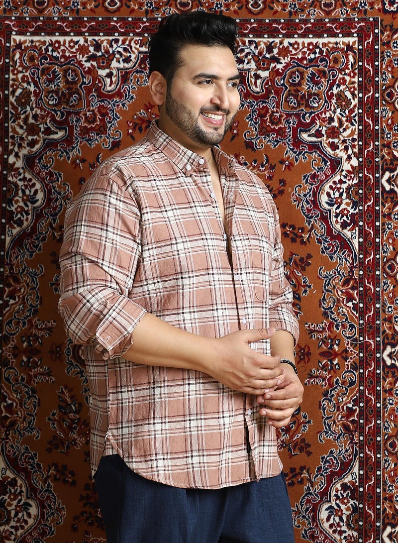انستافاب بلس قميص رجالي مقاس بلس بلون بني جملي بنقشة مربعات ملموسة بياقة واسعة وأكمام طويلة بأزرار للإغلاق - Image 3