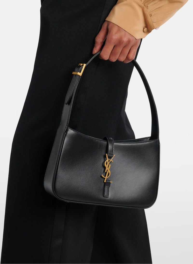 ایو سن لوران سان لوران لو ٥ à ٧ حقيبة هوبو نسائية من الجلد، حقيبة كتف ويد بشعار YSL  - Image 2