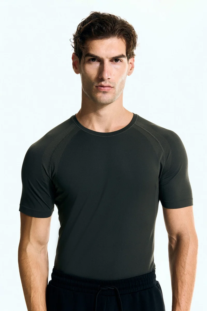 H&M Muscle Fit Sports T-shirt with DryMove™