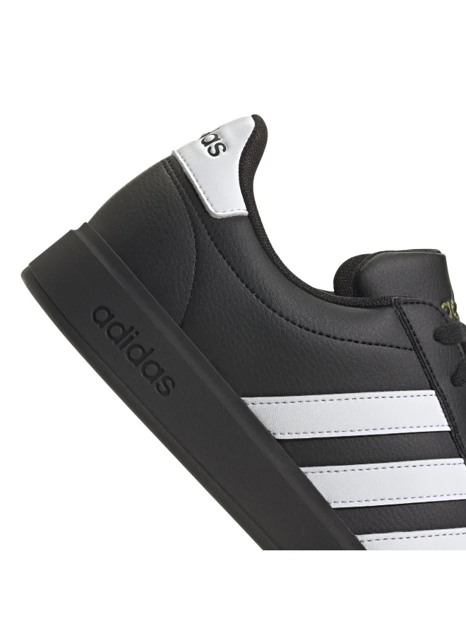 adidas حذاء رياضي رجالي أسود جراند كورت .