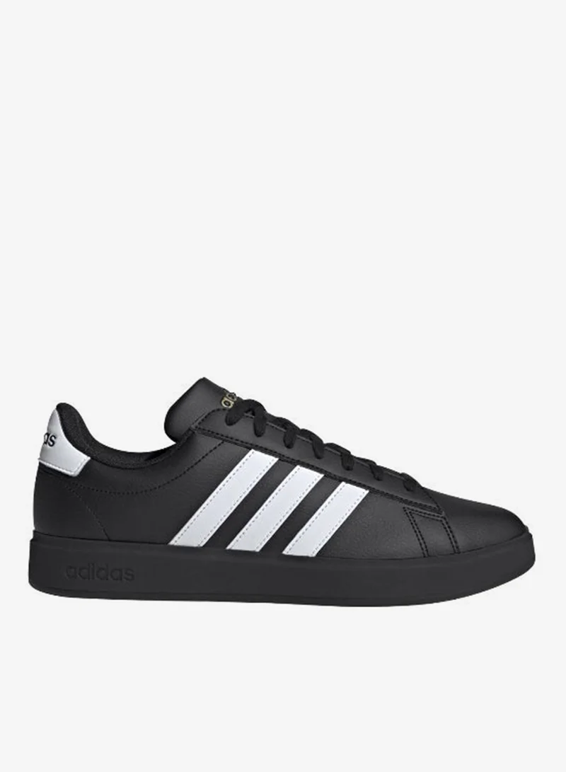 adidas حذاء رياضي رجالي أسود جراند كورت .