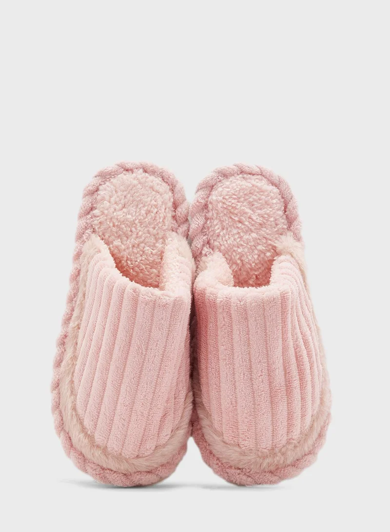 Ginger Closed Toe Slippers