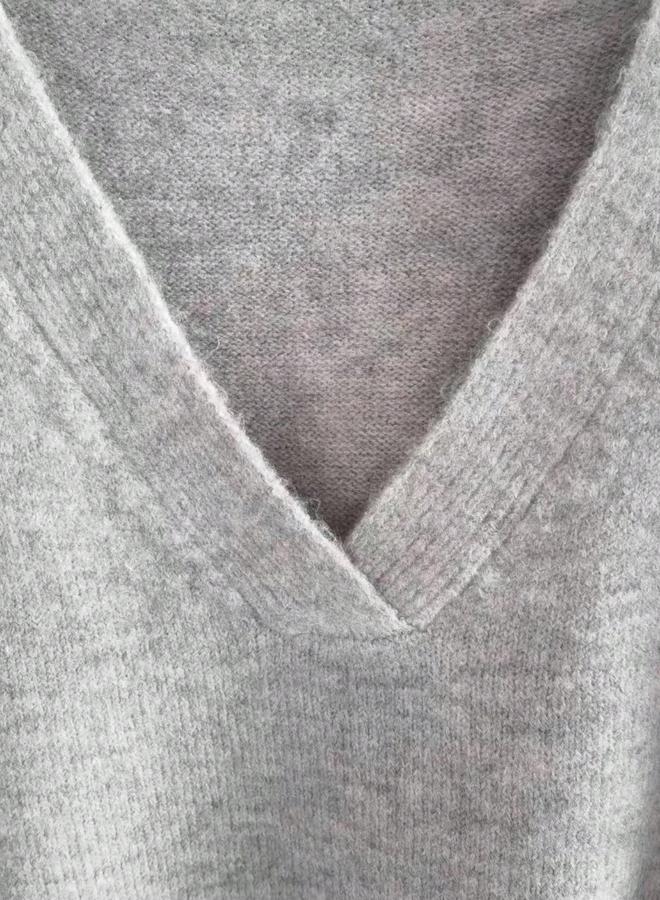 Take Two Plus Size Solid V Neck Knit Sweater - Image 4