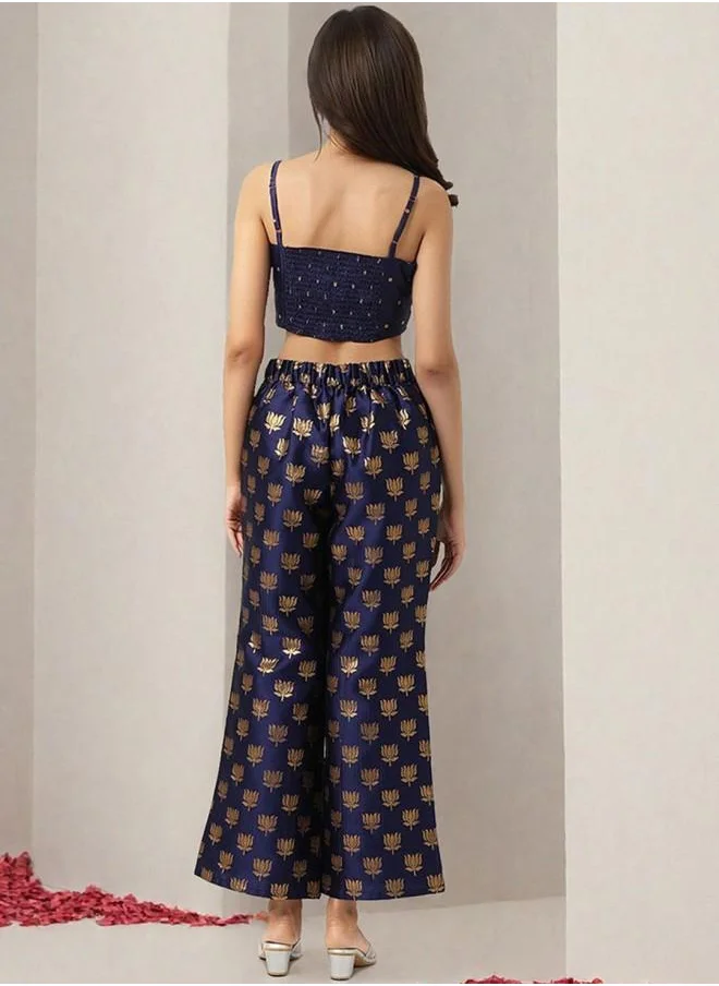 آي شين Three-Fourth Sleeve Women Blue Poly silk Co-ords with Embroidered pattern Tunic and Palazzo features a Round neckline and Three-Fourth Sleeve secured with Pull over closure and styled in Straight Fit ideal for Festive moments — a must-have for your statement wardrobe.