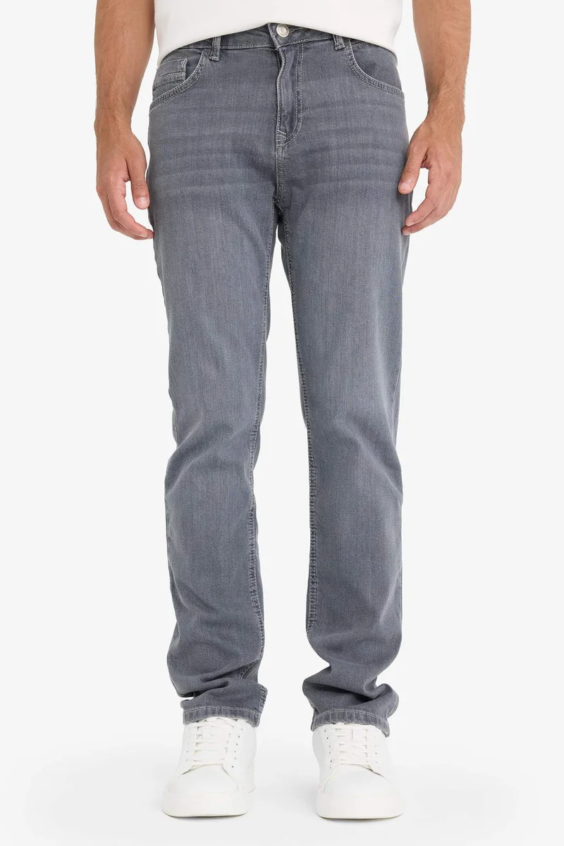 Defacto  Sergio Regular Fit Regular Waist Straight Leg Jeans for Men | Best Price UAE