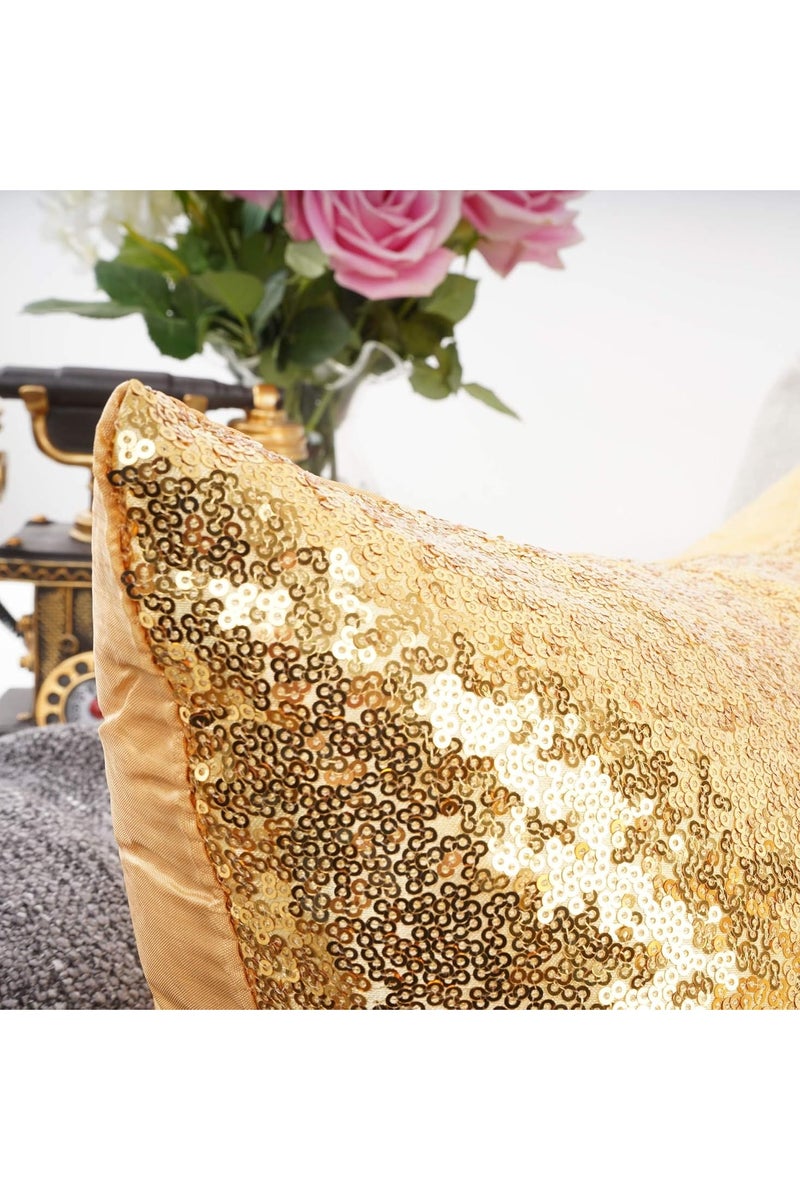 عام "طقم من كفرتي وسائد فاخرة جديدتين مقاس 18×18 بوصة - بتصميم فاخر مع لمسات من بريق الذهب والترتر، من الساتان المريح، غطاء وسادة زفاف أنيق." - Image 4