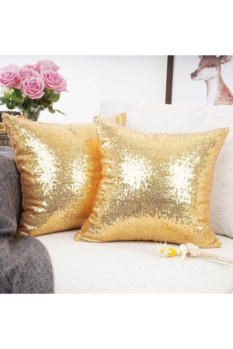 عام "طقم من كفرتي وسائد فاخرة جديدتين مقاس 18×18 بوصة - بتصميم فاخر مع لمسات من بريق الذهب والترتر، من الساتان المريح، غطاء وسادة زفاف أنيق." - Image 5