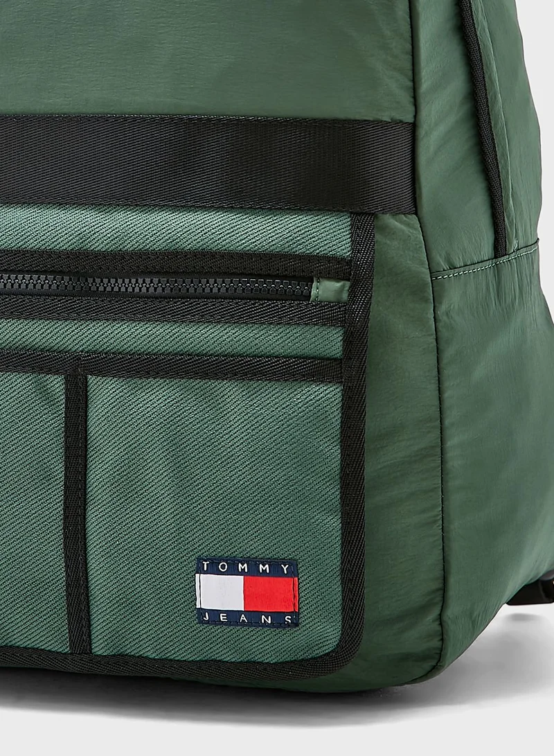 تومي هيلفيغر حقيبة ظهر مزينة بشعار العلامة التجارية