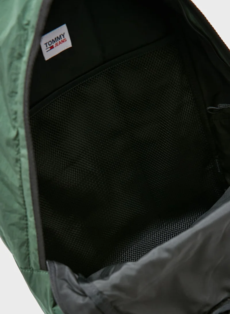 تومي هيلفيغر حقيبة ظهر مزينة بشعار العلامة التجارية